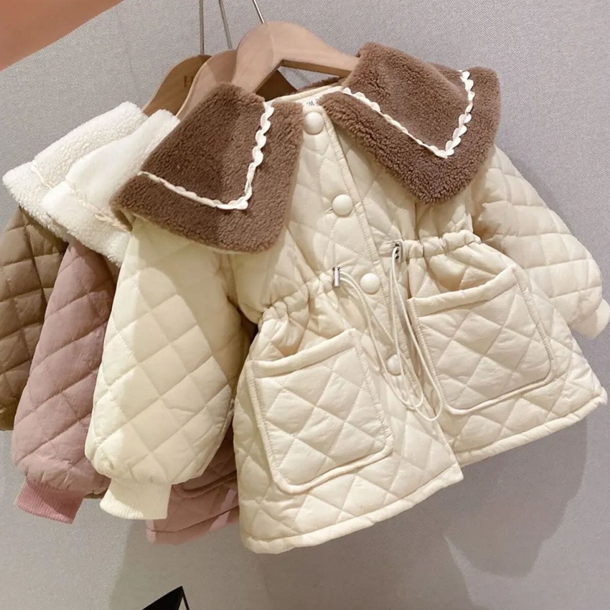 طوق معطف نسائي للأطفال من Warm