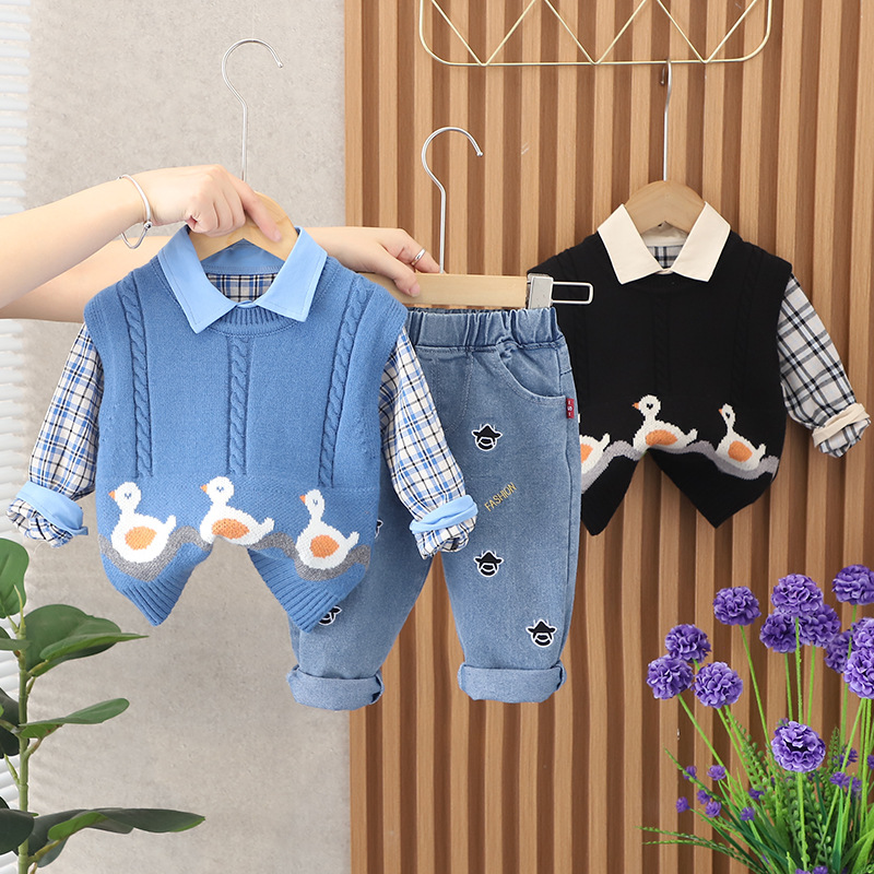 Children's set with vest with little ducks