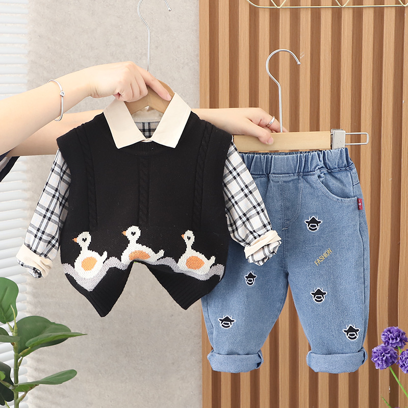 Children's set with vest with little ducks