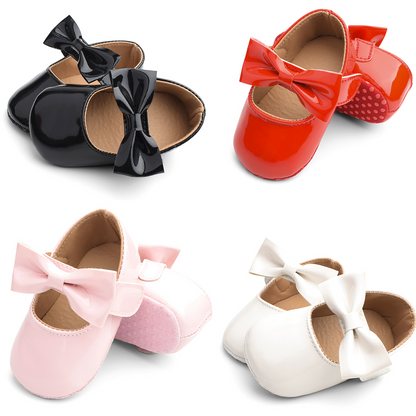 Baby shoes with lace-up