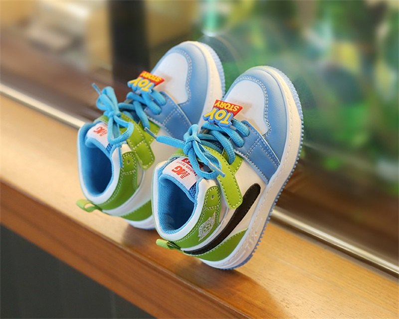 Children's  colored sneakers TOY