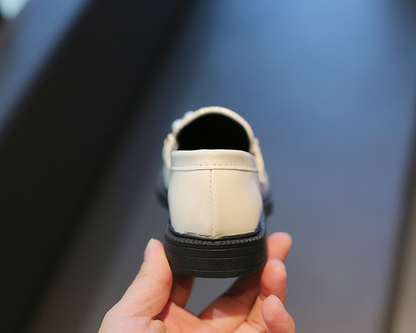 Children's loafers varnished with pearls