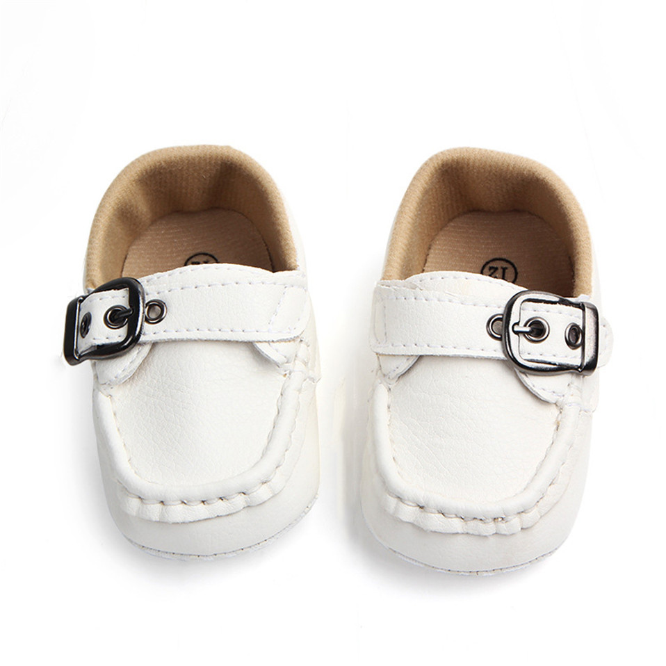 Moccasin with buckle for babies