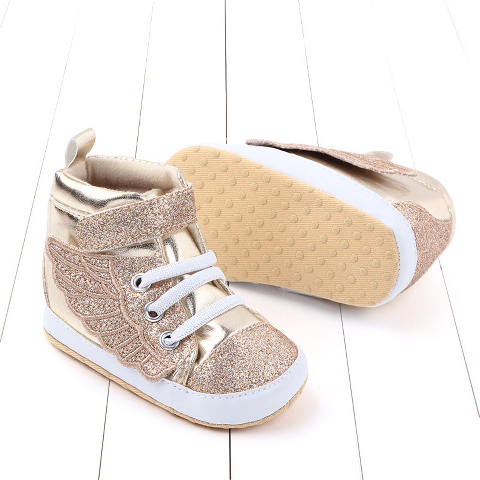 Sneakers for babies with glitter and wings