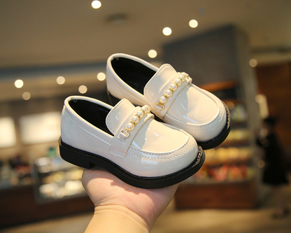 Children's loafers varnished with pearls