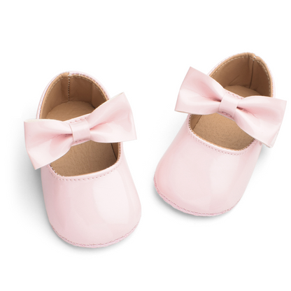 Baby shoes with lace-up