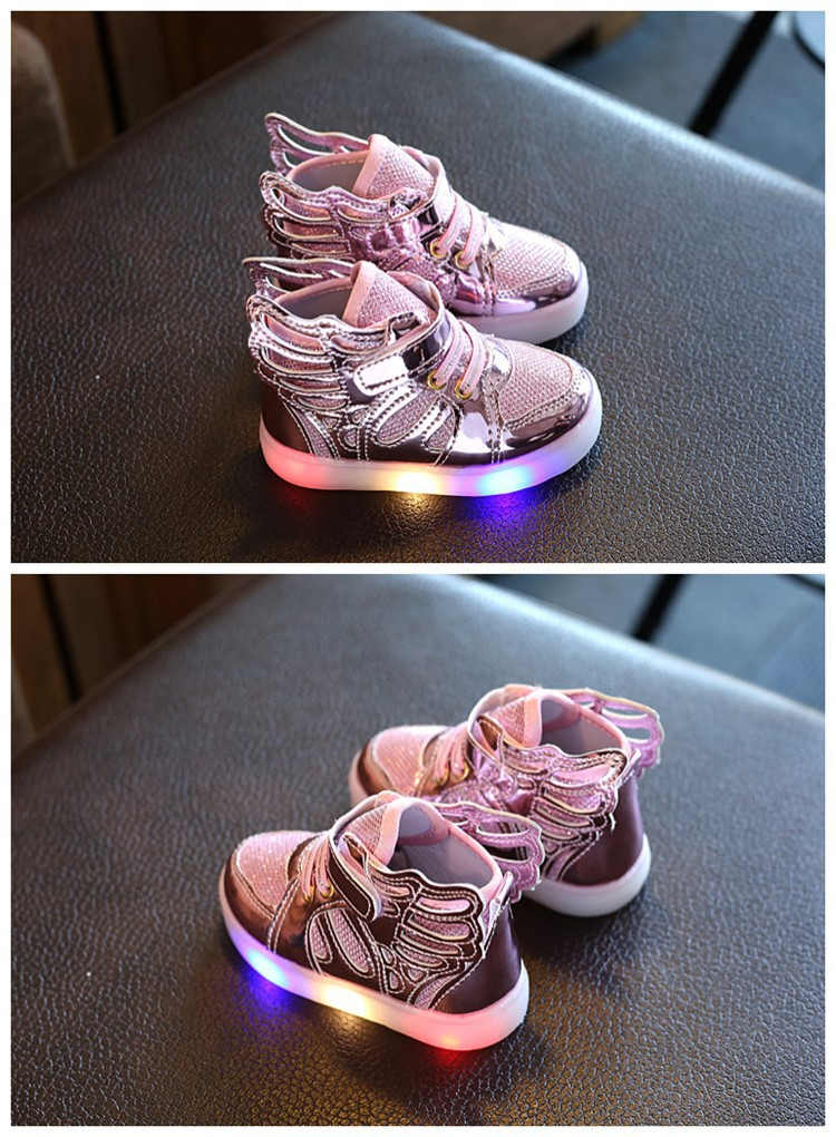 Children's shoe with wing and LED