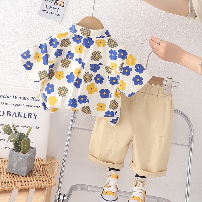 Summer set with flowered shirt