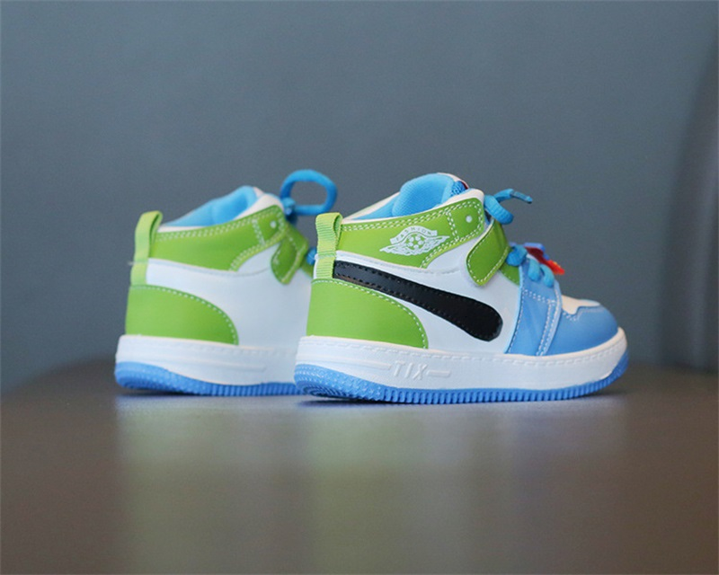 Children's  colored sneakers TOY