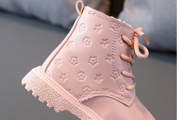 Children's boot with lace-up