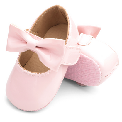 Baby shoes with lace-up