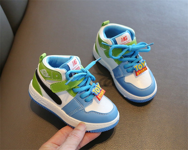 Children's  colored sneakers TOY