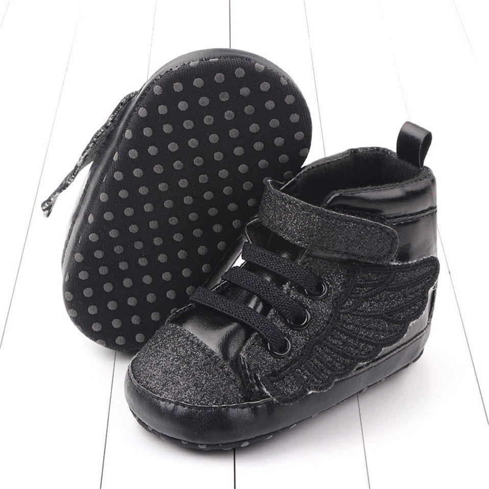 Sneakers for babies with glitter and wings