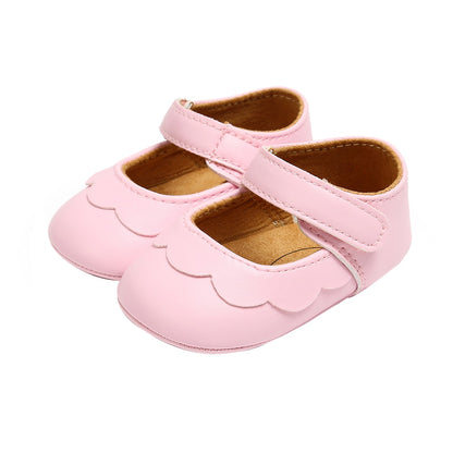 Basic baby Girl shoe with details