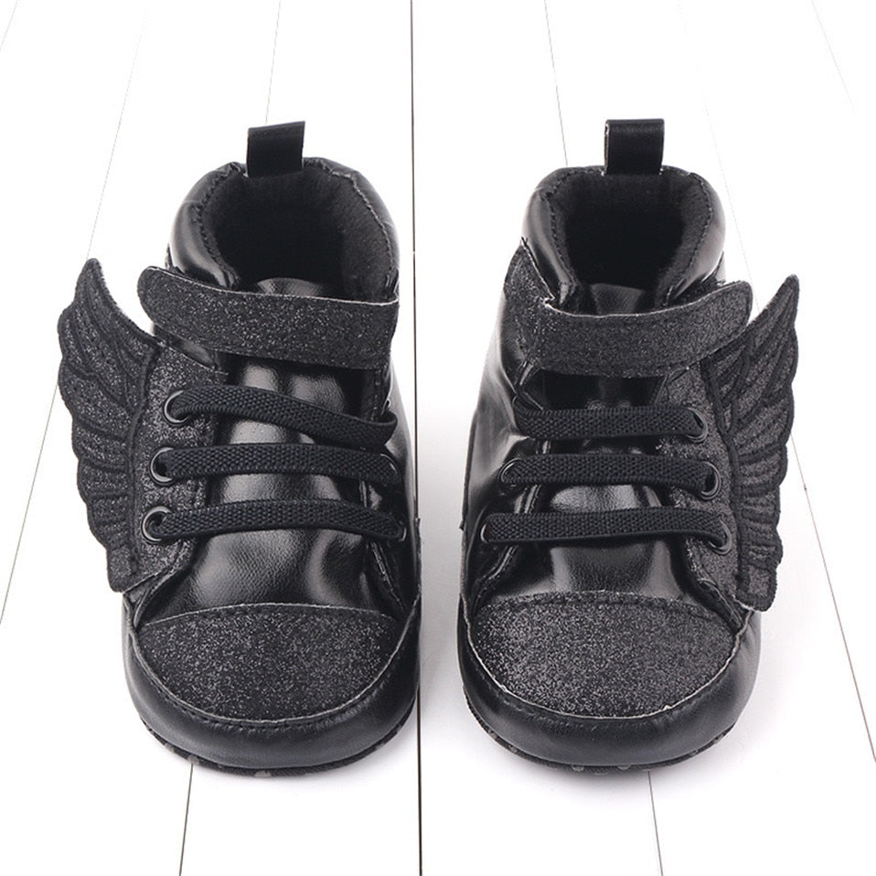 Sneakers for babies with glitter and wings