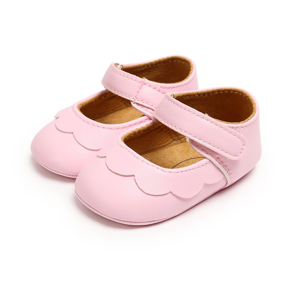 Basic baby Girl shoe with details