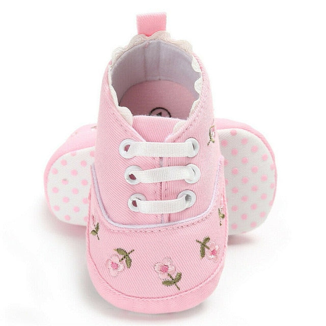 Baby Girl Sneakers with embroidered flowers