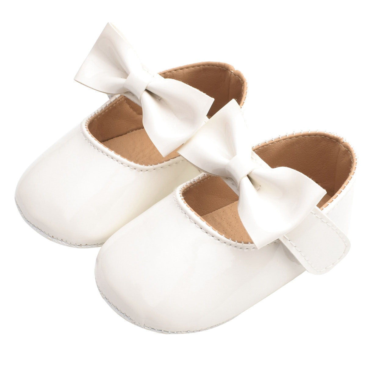 Baby shoes with lace-up