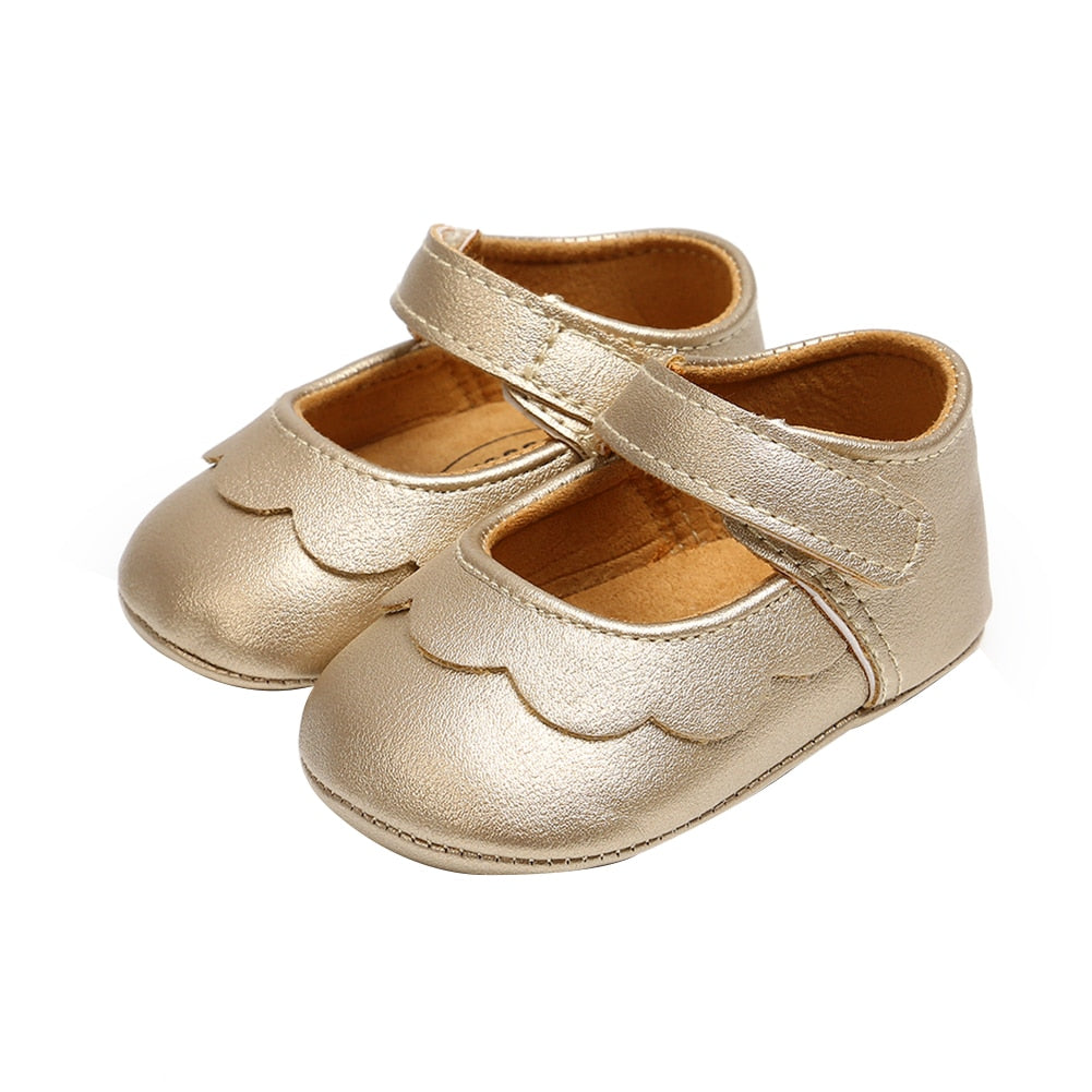 Basic baby Girl shoe with details