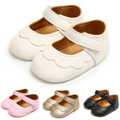 Basic baby Girl shoe with details