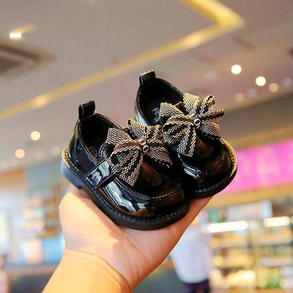 Modern Children's shoe with bow