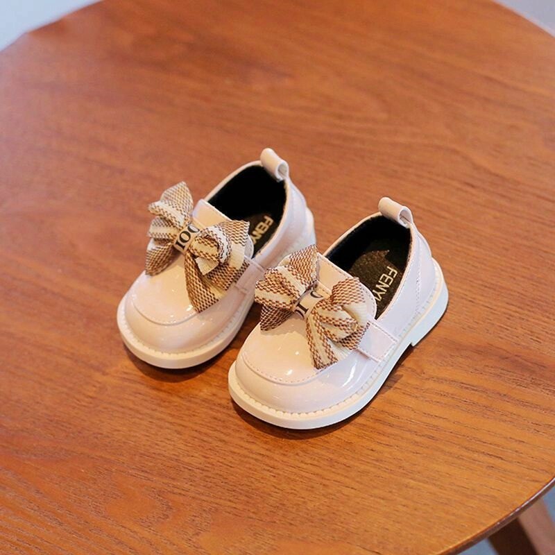 Modern Children's shoe with bow