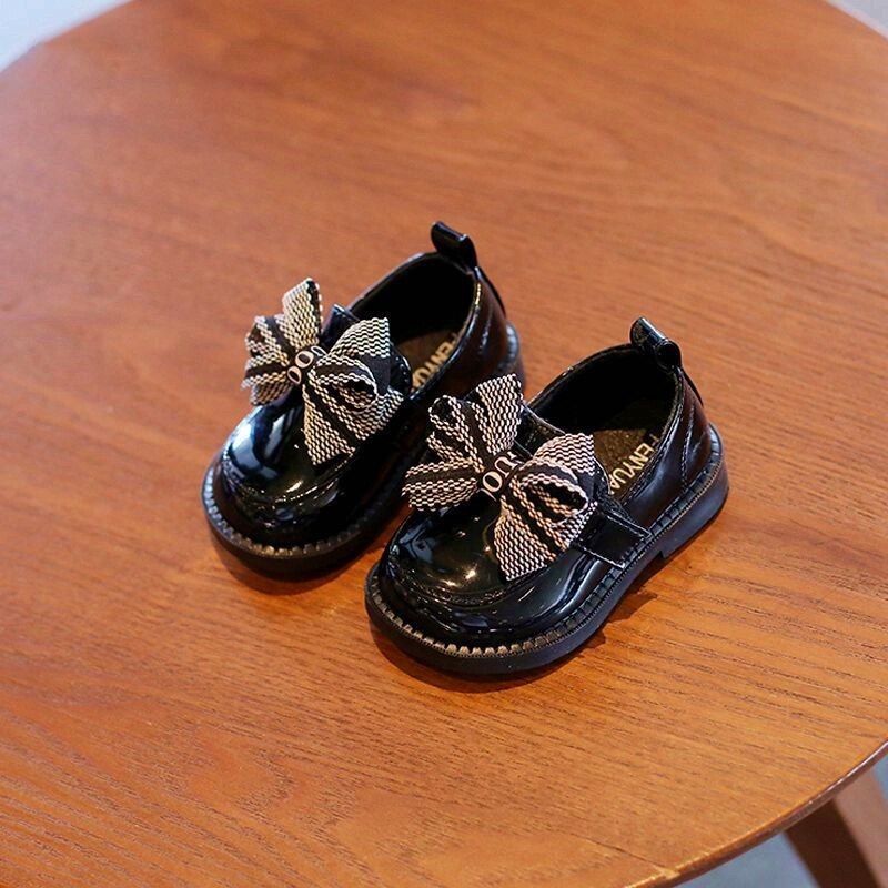 Modern Children's shoe with bow