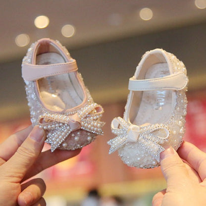 Children's shoe with glitter and bow