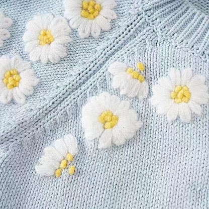 Children's sweater with daisies