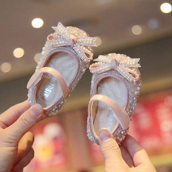 Children's shoe with glitter and bow