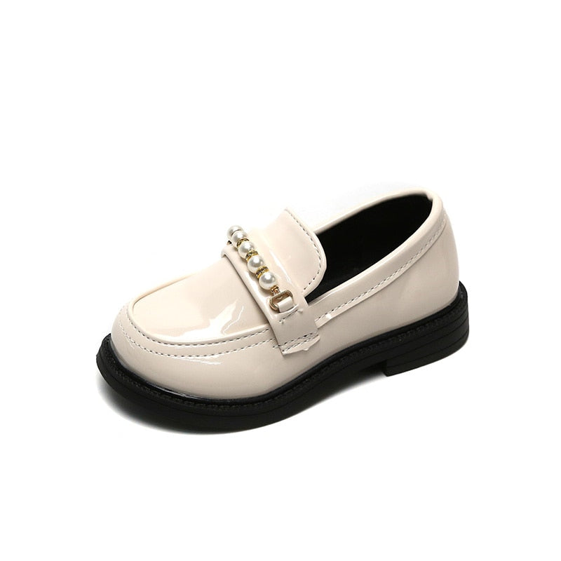 Children's loafers varnished with pearls