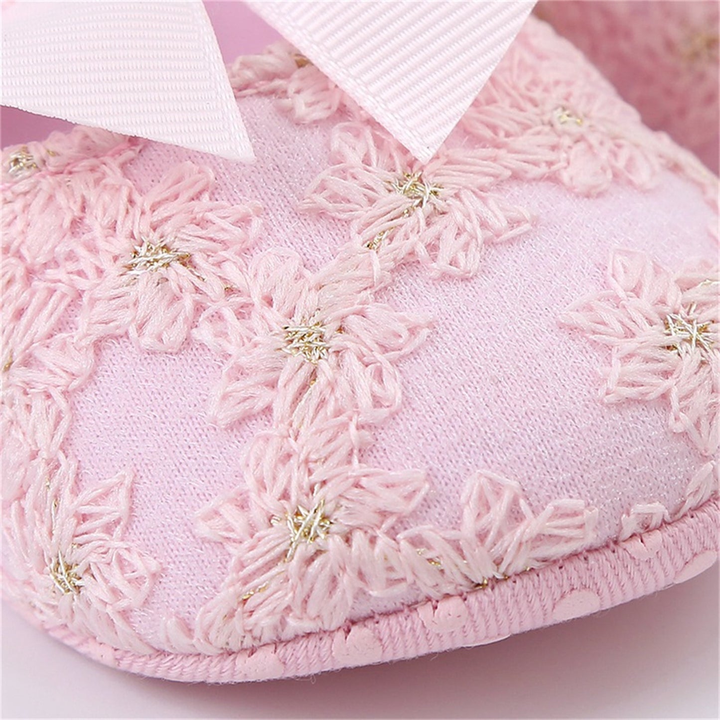 Children's shoes embroidered with bow