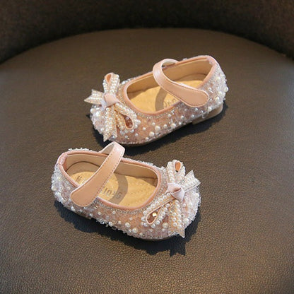 Children's shoe with glitter and bow