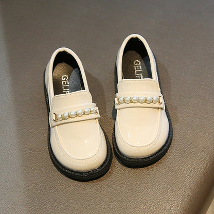 Children's loafers varnished with pearls