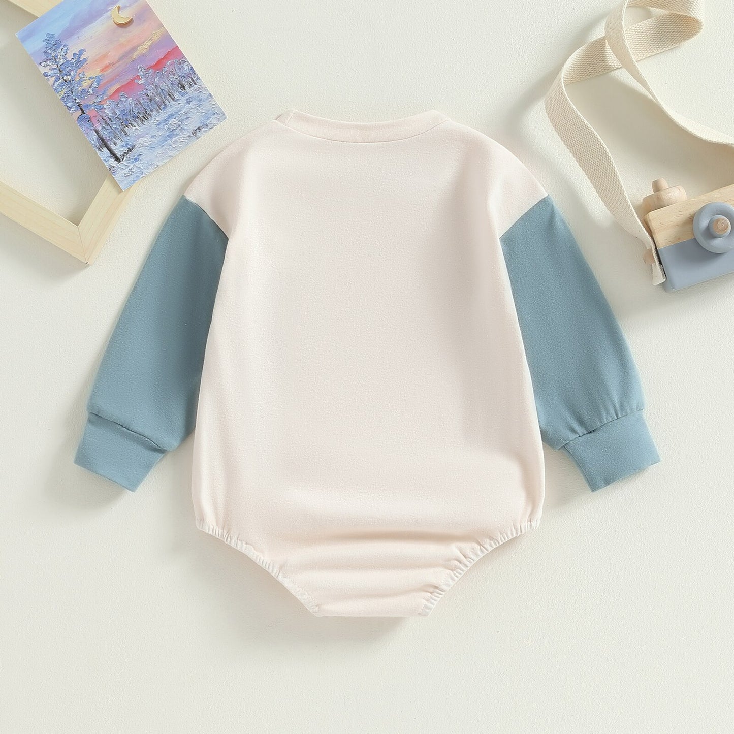 Children's bodysuit with brown pocket