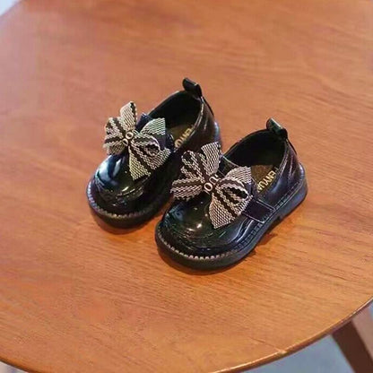 Modern Children's shoe with bow