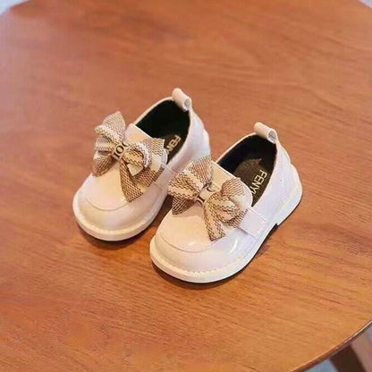 Modern Children's shoe with bow