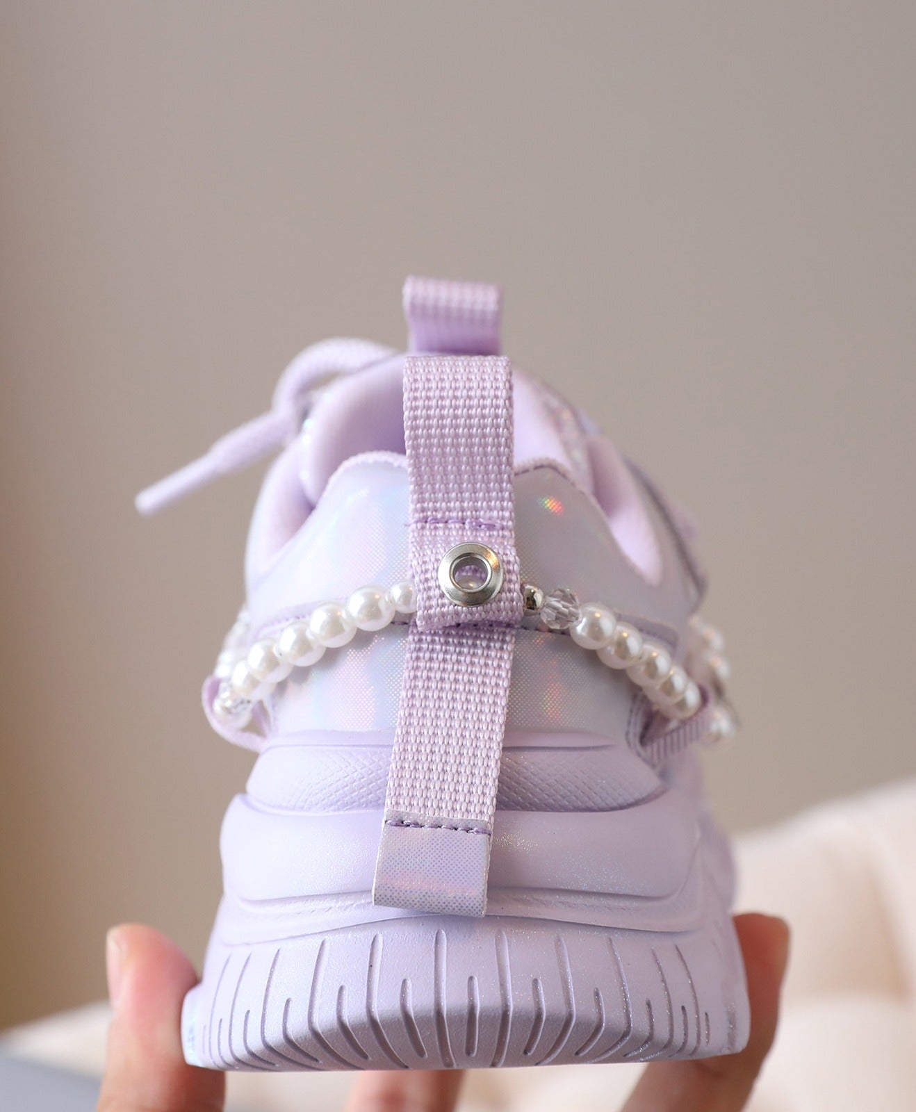 Children's sneakers with glitter and pearls