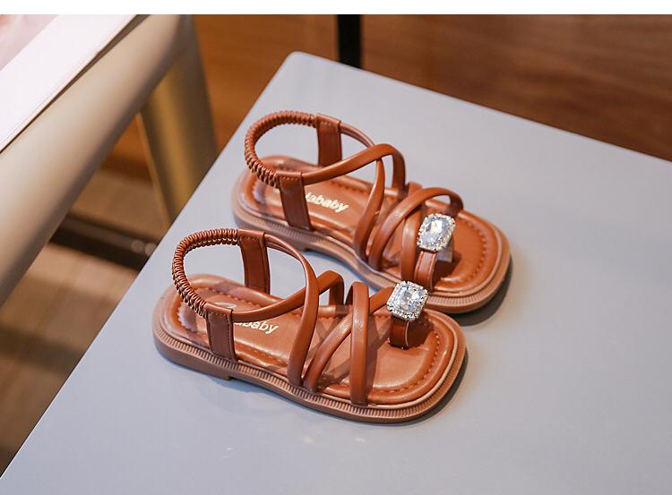 Children's sandal braided with shiny stone