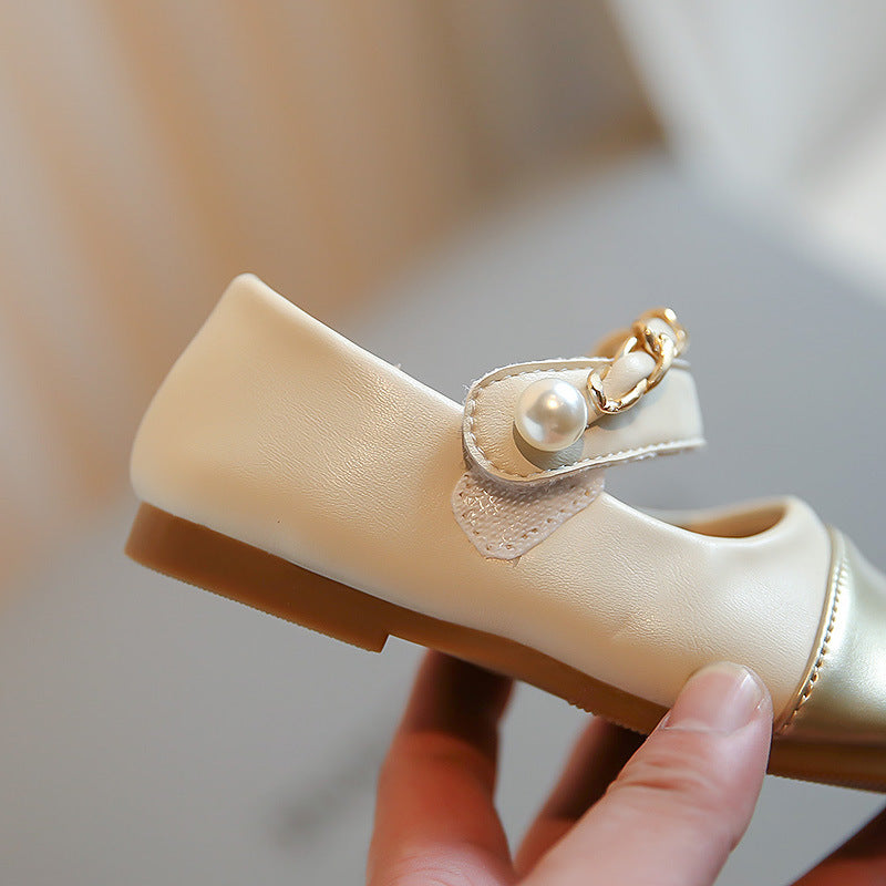 Children's shoe with metallic