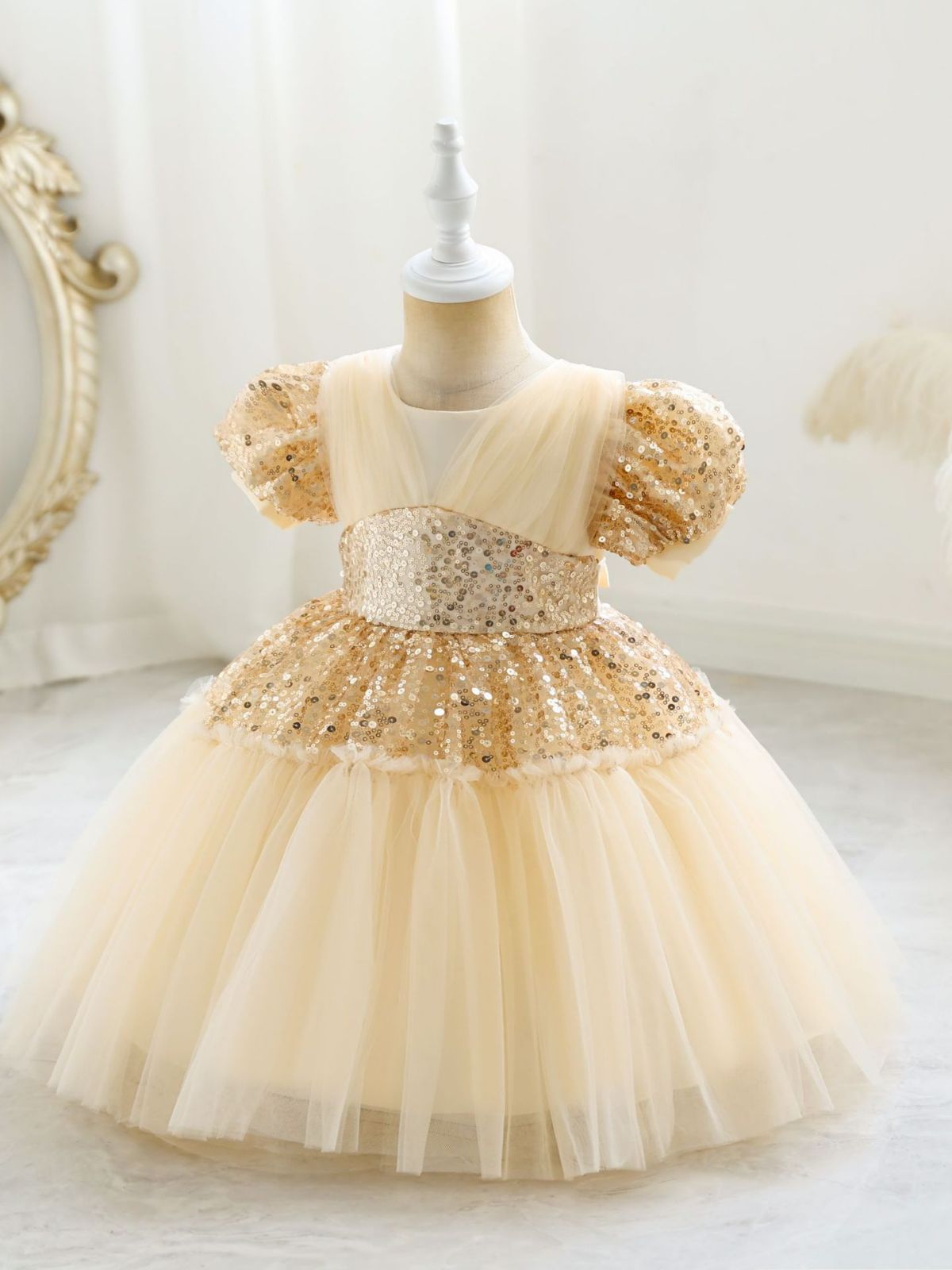 Children's party dress with shiny sequins