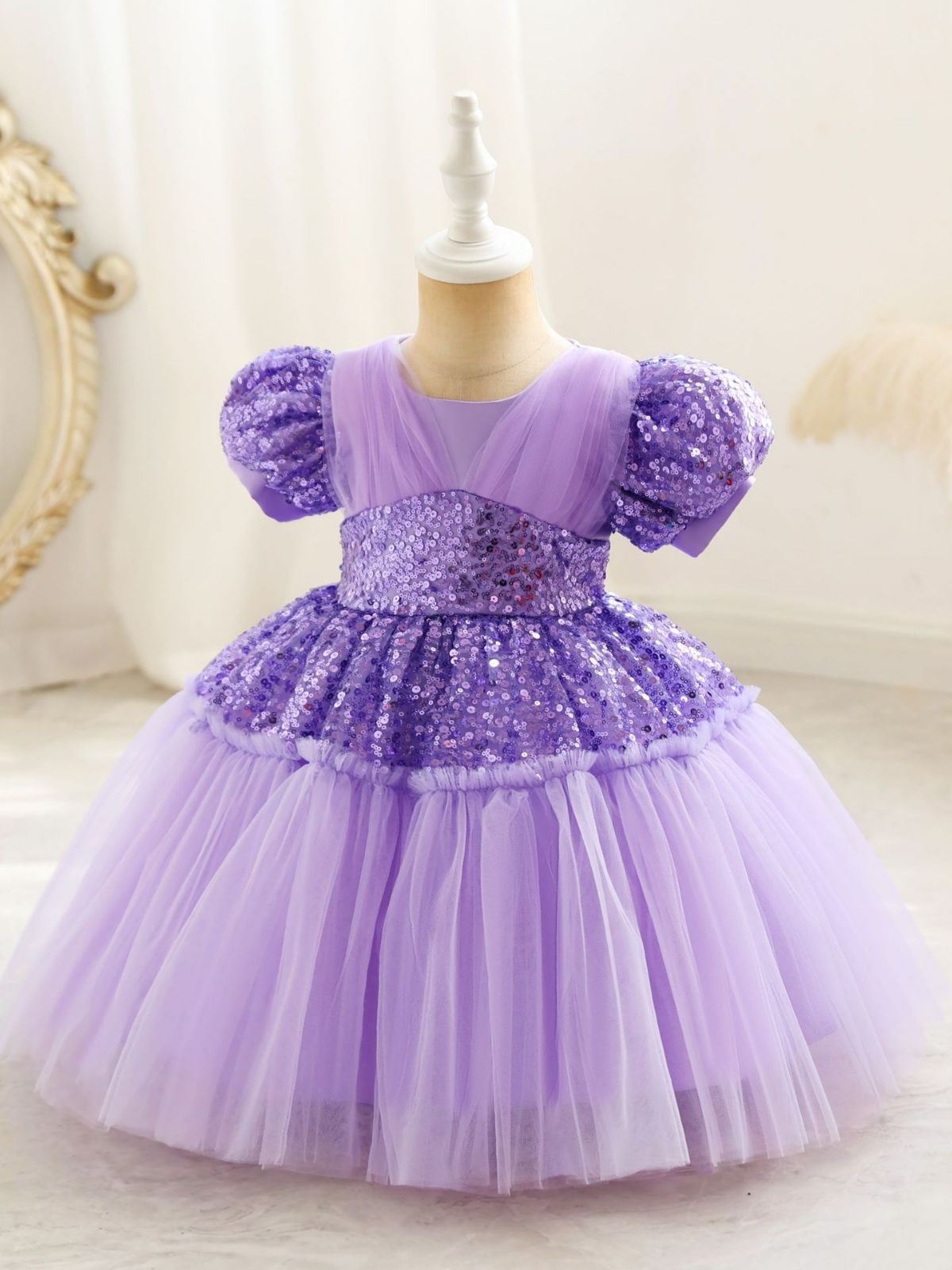 Children's party dress with shiny sequins