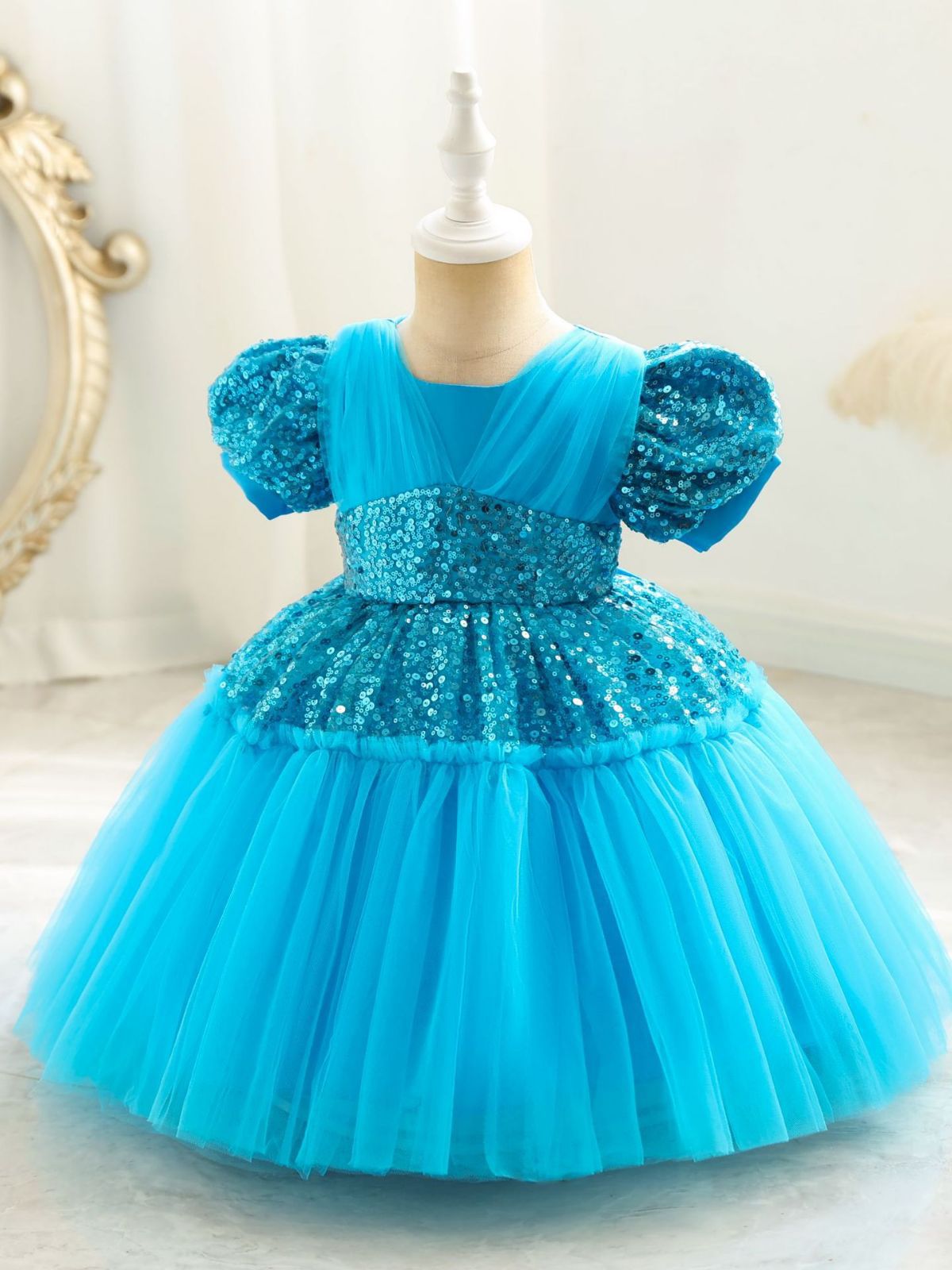 Children's party dress with shiny sequins