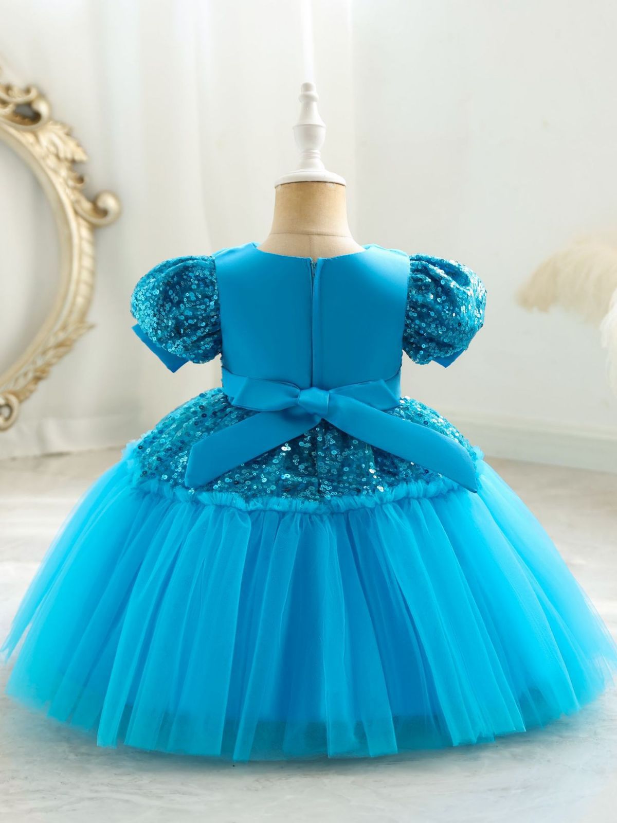 Children's party dress with shiny sequins