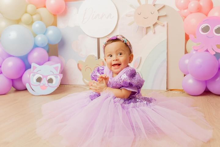 Children's party dress with shiny sequins