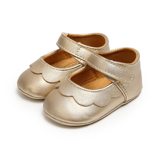 Basic baby Girl shoe with details