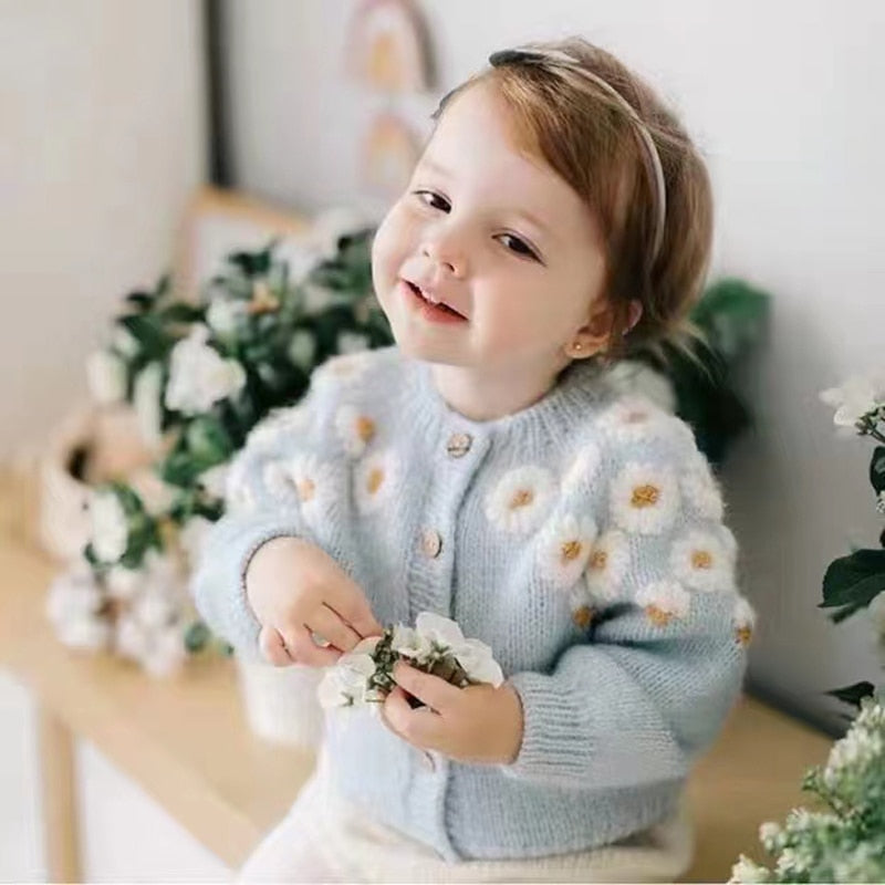 Children's sweater with daisies