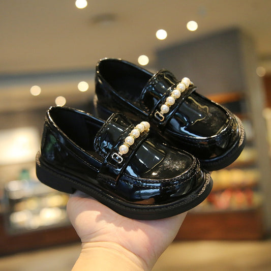 Children's loafers varnished with pearls